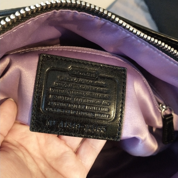 Gently Used AUTHENTIC Coach Shoulder Bag with a GORGEOUS purple lining! - Picture 5 of 5
